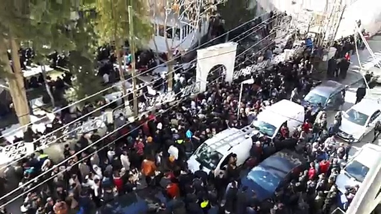 Demirtaş’ın Cuma Namazı Kıldığı Cami Çıkışında izdiham yaşandı.