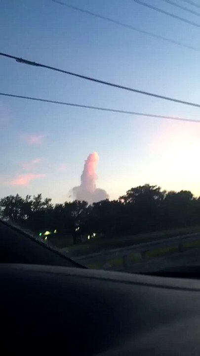 Ce nuage en forme de bite fait bien rire les filles