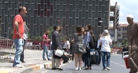 Taksim'de Şüpheli Çanta İmha Edildi, Taksim Metro'su Tekrar Açıldı