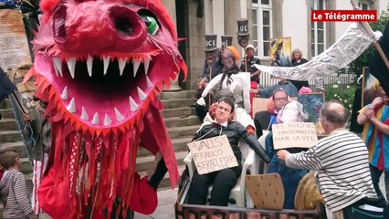 Lannion. Défilé carnaval contre la loi Travail