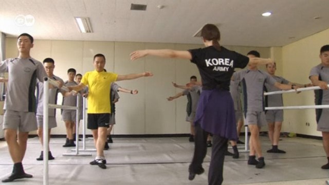 Güney Kore askerleri baleyle stres atıyor