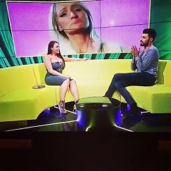 Sa robe craque en plein twerk