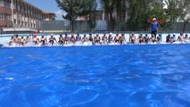 Adana'da Çocuklar Portatif Havuzlarda Yüzme Öğrenip Serinliyor
