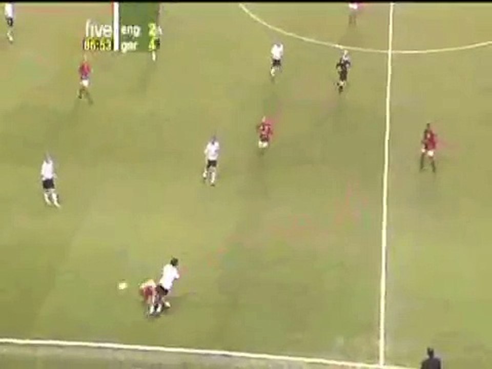 Quand Boris Johnson joue au foot face à l'Allemagne