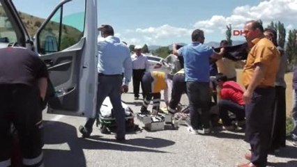 Sivas Suşehri'nde İki Otomobil Çarpıştı: 3 Yaralı