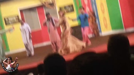 kismat baig hot pose for stage people showing her cleavage