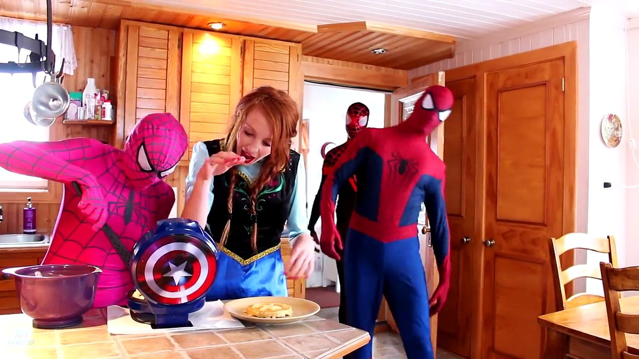 Süper Kahraman Eğlence! Örümcek Adam & Frozen Elsa Komik Prank ! Pembe Spidergirl , Elsa Mermaid , Doktor, Joker !