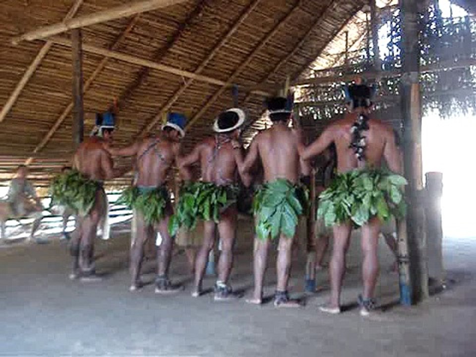 DANÇA NA MALOCA DOS ÍNDIOS DO TUPÉ - AMAZÔNIA (29)