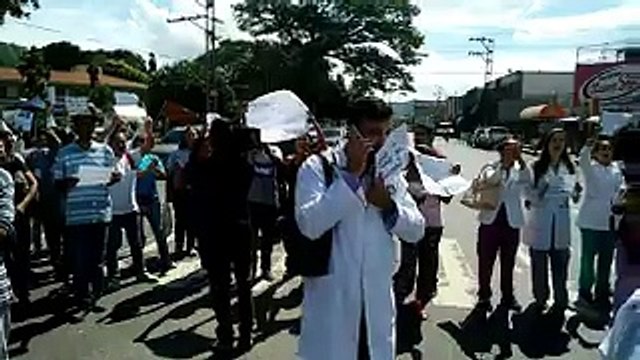 Protestaron en el Hospital Central de Valencia por escasez de insumos