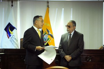 Alexis Mera entrega pregunta para consulta sobre paraísos fiscales