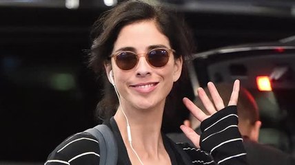 Sarah Silverman sale en Nueva York luego de problema de salud casi fatal