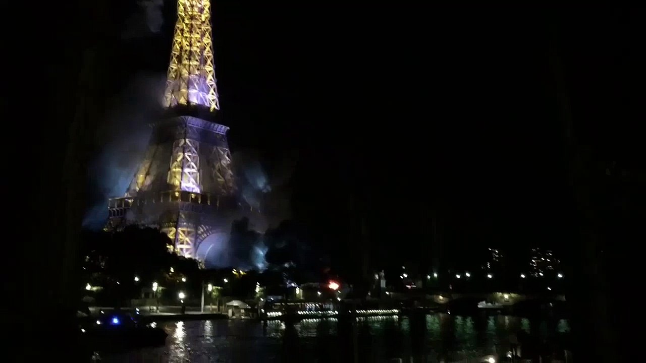 Горит эйфелевая. Горит эйфелевая. Лас вегас эйфелева башня. Горит эйфелевая. Эйфелева башня сгорела.