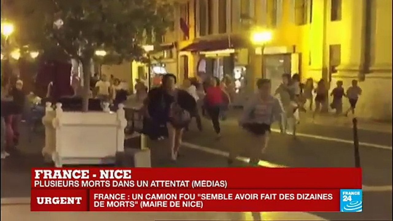 Images amateur - Attaque terroriste à Nice - Un camion fonce dans la foule - 30 morts évoqués