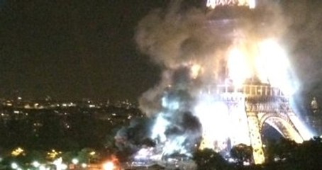Fransa'da Eyfel Kulesi'nden Dumanlar Yükseldi