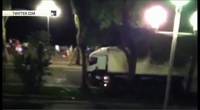 ТЕРАКТ В НИЦЦЕ! Грузовик делал зигзаги, чтобы задавить как можно больше – атакА в Ницце. 14.07.2016