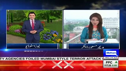 Dunya News Female Reporter Funny Talk While Reporting On Rain