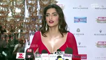 Sonam Kapoor Cleavage Show At Hello Hall Of Fame Awards 2016