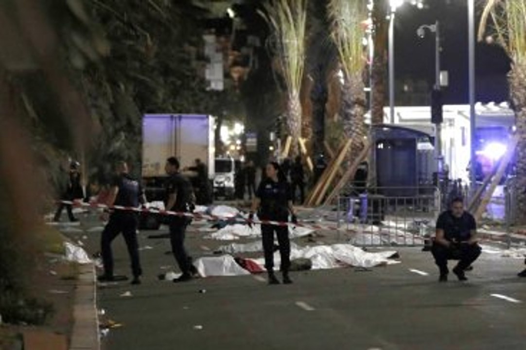 Eski CHP Genel Sekreteri Bucak, Nice'deki Dehşet Anlarını Anlattı: Haykırışları Duydum