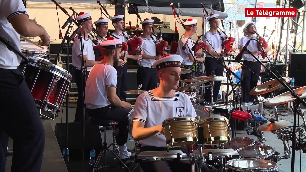 Brest 2016. Le bagad de Lann Bihoué en concert sur la grande scène