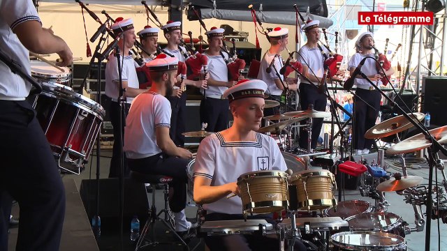 Brest 2016. Le bagad de Lann Bihoué en concert sur la grande scène
