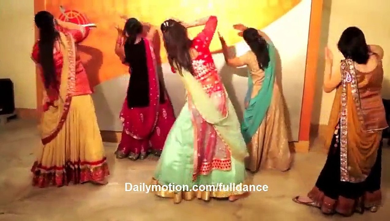 Girl Beautiful Mehndi Dance on Prem Ratan Song 2016