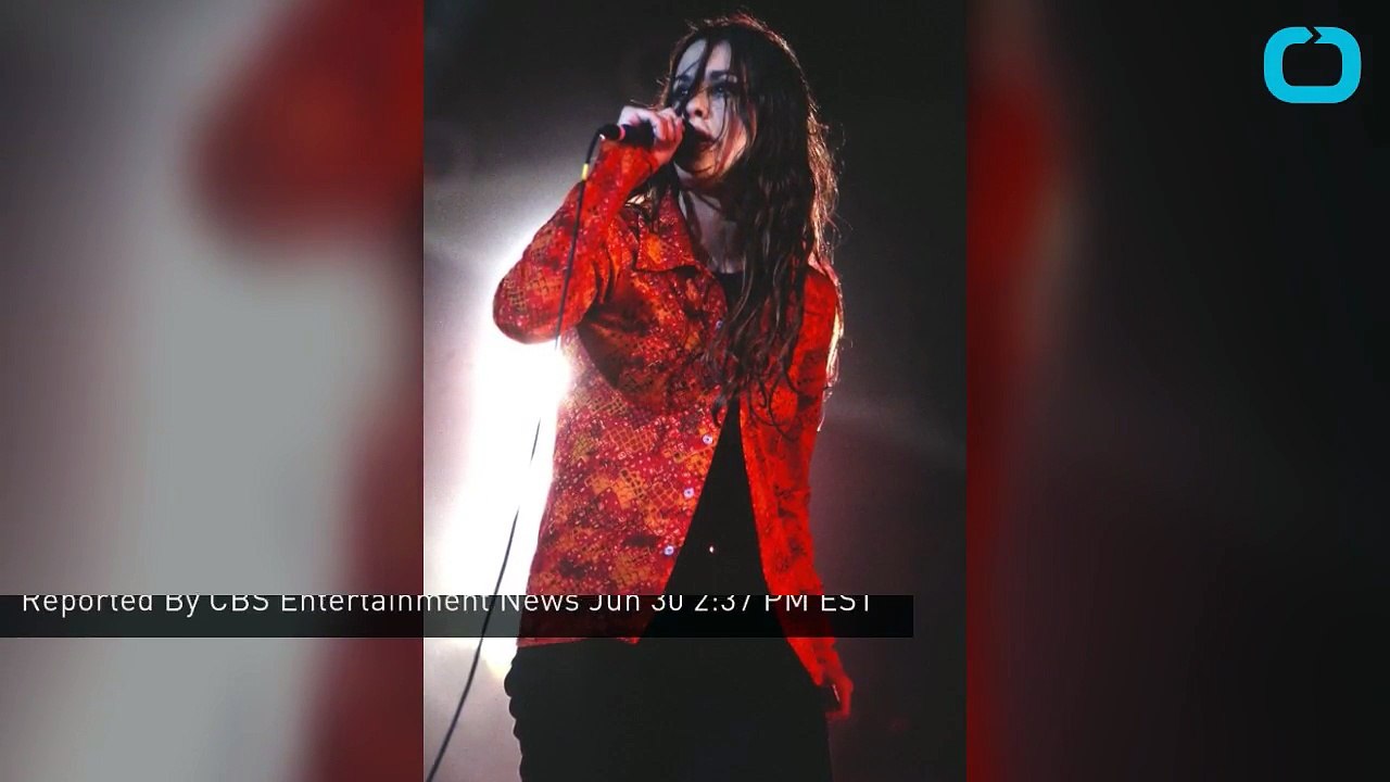 Alanis Morisette Posts Nude Pregnancy Photo