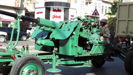 Desfile militar celebra vitórias no Iraque