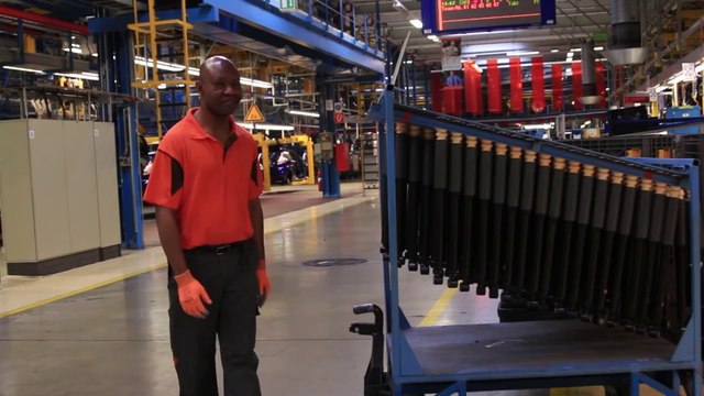 Ford nos muestra cómo los humanos y los robots trabajan juntos