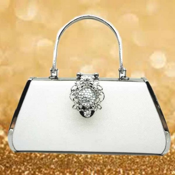 กระเป๋าคลัชออกงาน คริสตัลแฟชั่นเกาหลีหรูหราเข้าชุดราตรีงานมงคลสำคัญ นำเข้า สีขาว - พร้อมส่งAP2565 ราคา1900บาท