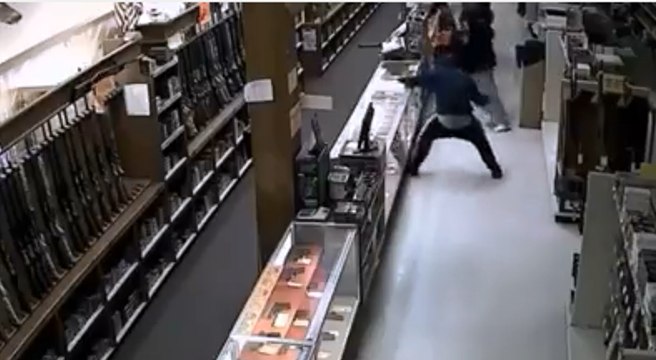 Вот это ограбление!!! Жесть! Че творят чуваки!! Это надо видеть))