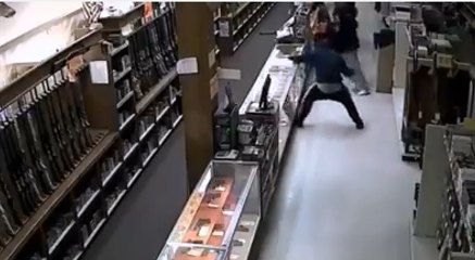 Вот это ограбление!!!  Жесть! Че творят чуваки!! Это надо видеть))