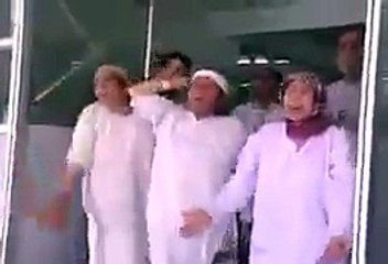 Raw Footage: Indian forces attacking a hospital in Occupied Kashmir.