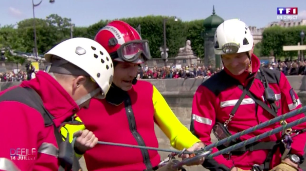 Denis Brogniart cascadeur ! Zapping People du 15/07/2016 par lezapping