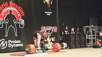 Bate recorde mundial ao ser o primeiro homem a levantar 500kg... mas quase morre em palco!