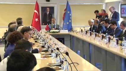 Ömer Çelik: AB Parlamentosu'ndaki Sergi Terörü Neredeyse Romantize Ederek Cesaretlendiriyor