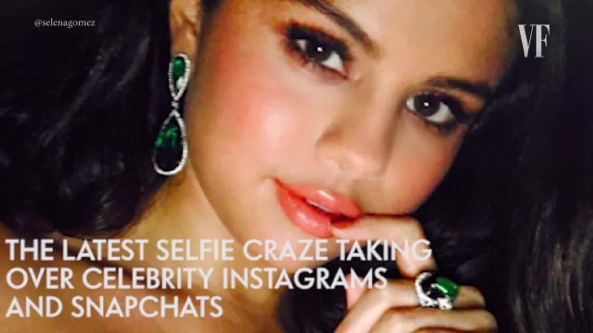 ⁣Celebrities Can't Stop Fingermouthing