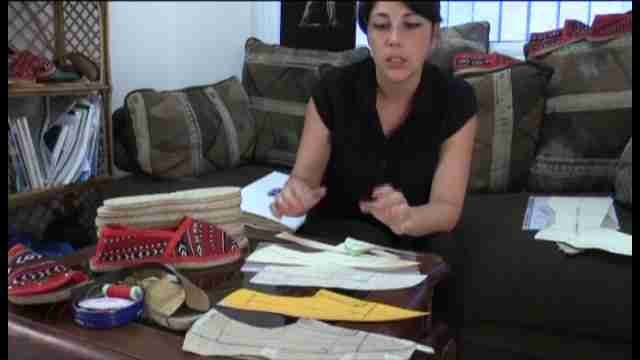 Alpargatas palestinas hechas a mano por una artesana catalana en Ramala