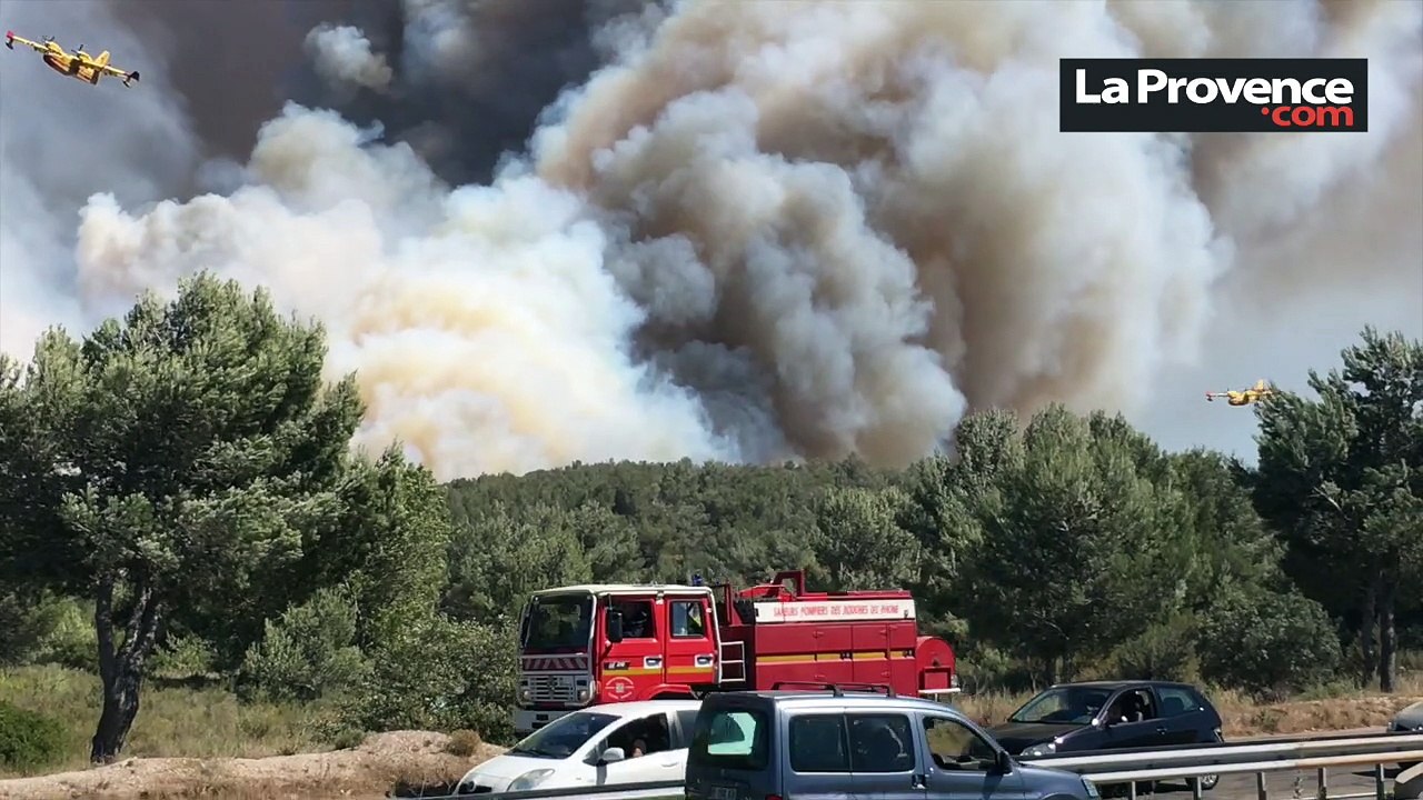 Les images impressionnantes du feu de Carry-le-Rouet