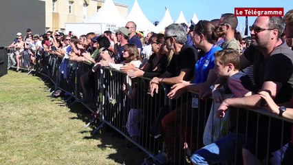 Brest 2016. Une battle entre deux DJs et un Bagad