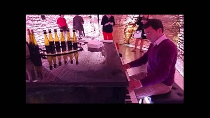 Stefan sur le Piano Gros Frère et Soeur à Vosne-Romanée version longue