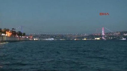 Boğaziçi Köprüsü'nde Fransa Bayrağı