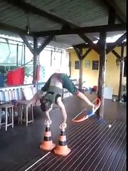 Is larki ka kam dekhen k kon sa pose bana kar is ne kia kar dala