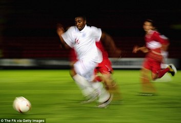 Top 10 Fastest Football Players ● 2016 Updated