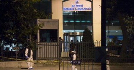 AK Parti İl Binası Bir Grup Asker Tarafından Çevrildi