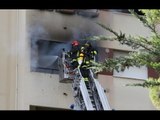 Ancona - Incendio su un balcone di via Brecce Bianche (15.07.16)