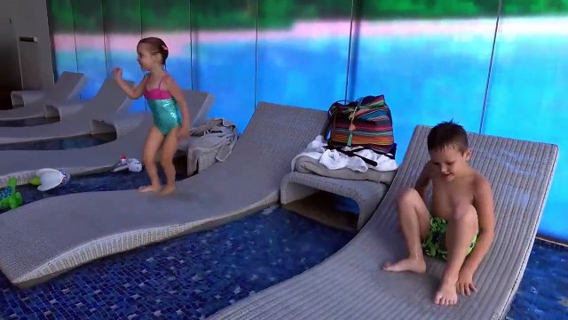 В бассейне на 119 этаже ПОЗОР в Мак Дональдс и колесо обозрения Гонконг Секретная жизнь животных на канале Мисс Катя