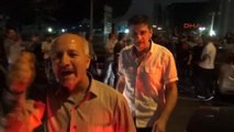İzmir-Ak Parti İzmir İl Başkanlığı Önü Kalabalıklaşıyor