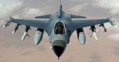 F-16'lardan Ses Hızını Geçtiğinden Patlama Sesi Geliyor