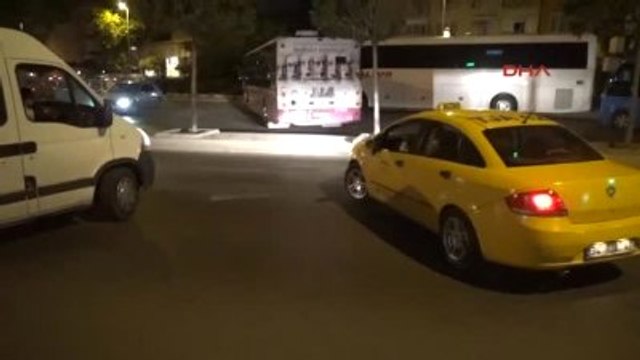 Vatandaşlar Kadıköy İlçe Emniyet Müdürlüğü Önünde Toplandılar