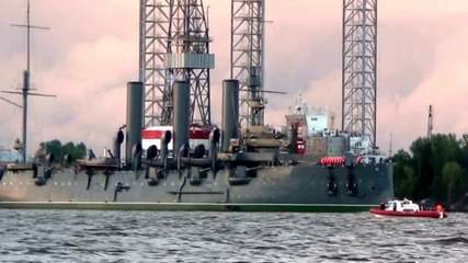 Возвращение крейсера Аврора из ремонта